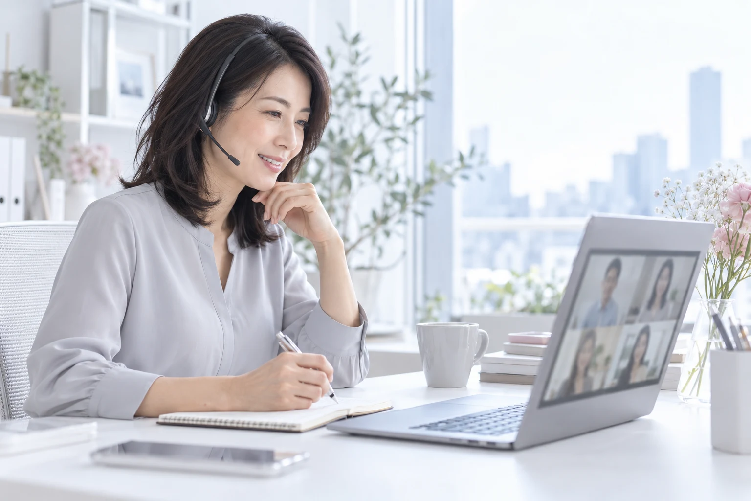 在宅でオンラインの仕事に取り組むイメージ